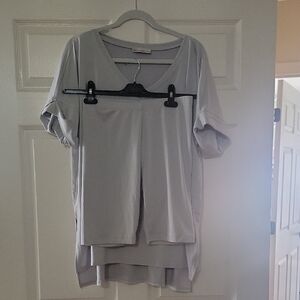 Zenana Outfitters Light Gray V-Neck Short Sleeve Top
